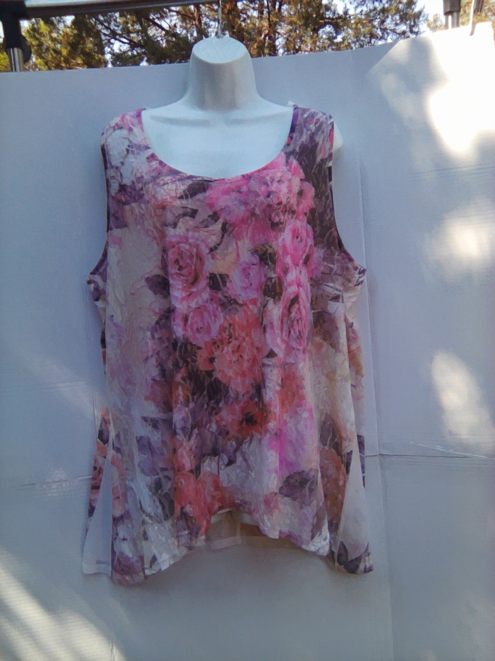 Sleeveless Floral Scoop Neck Camisole in Pink